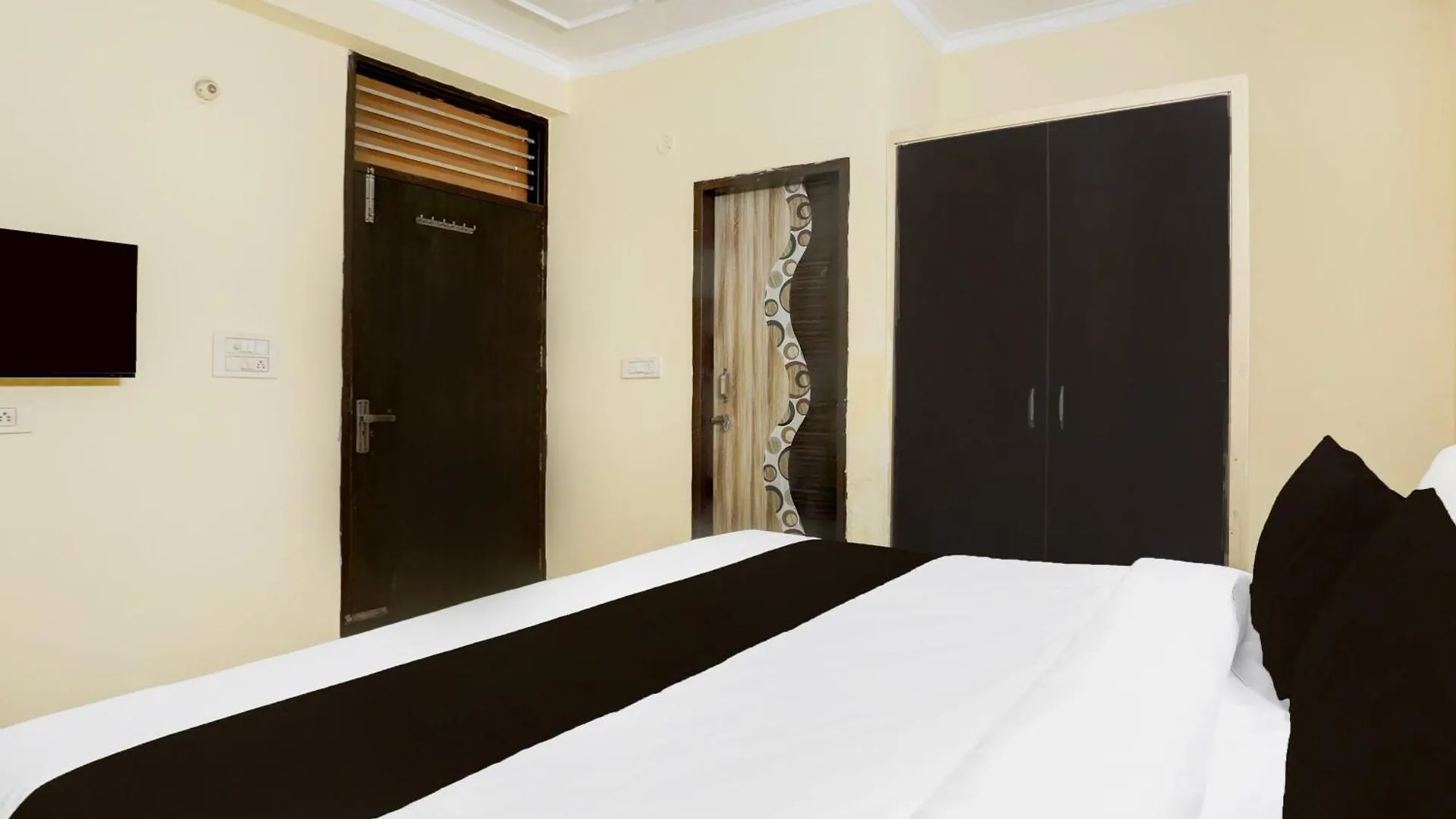 ***  Super Hotel O Sheetla Colony Gurgaon India